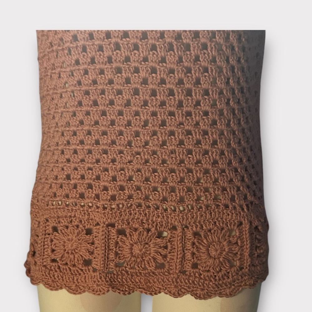 Crochet Sleeveless Top in soft mauve - Picture 2 of 2